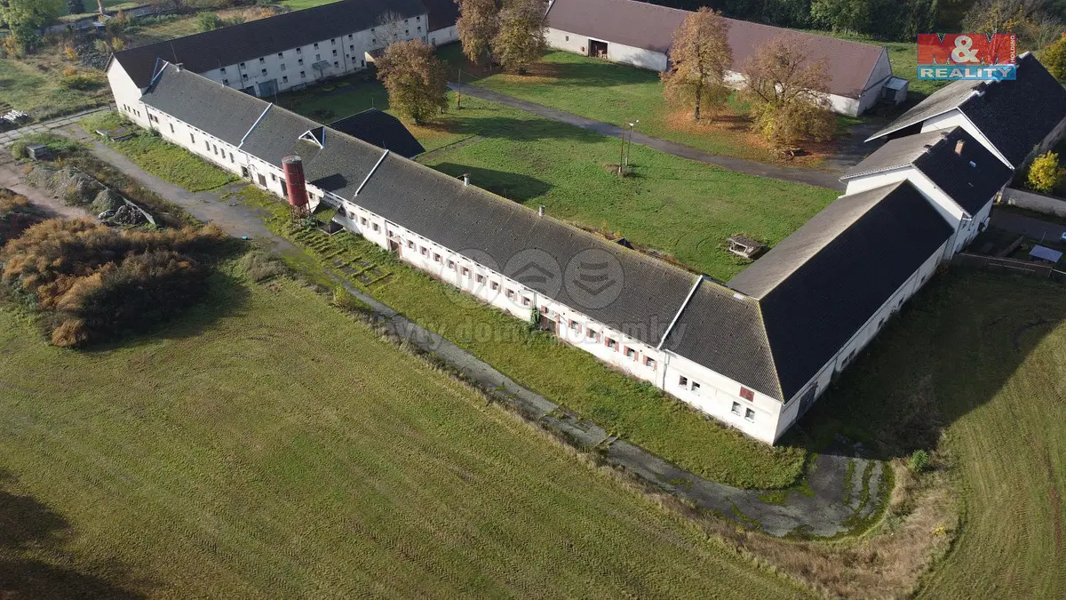 Pronájem komerčního prostoru 800 m², Jeřice · okres Jičín