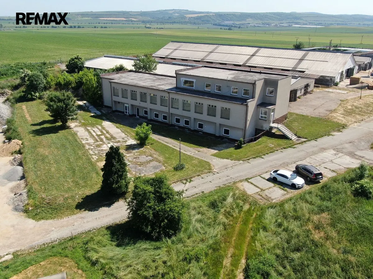 Prodej komerčního prostoru 1500 m², Uherčice · okres Břeclav