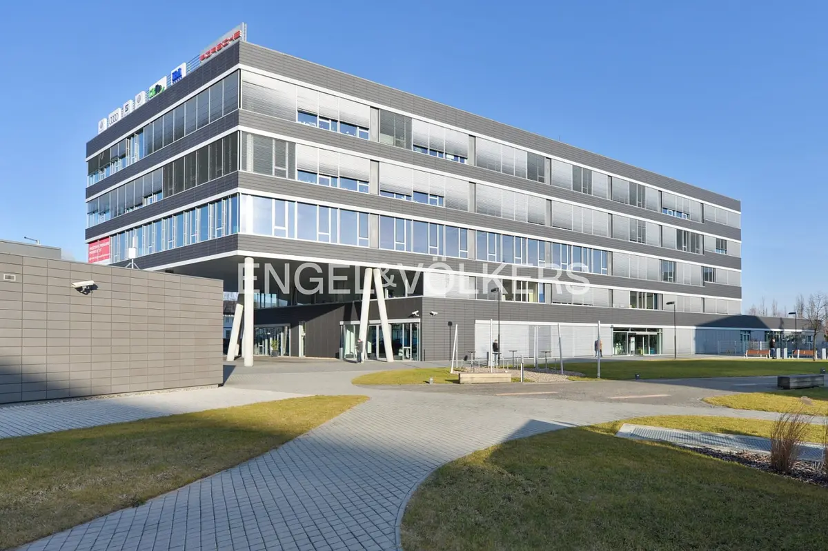Pronájem komerčního prostoru 1145 m², Smíchov