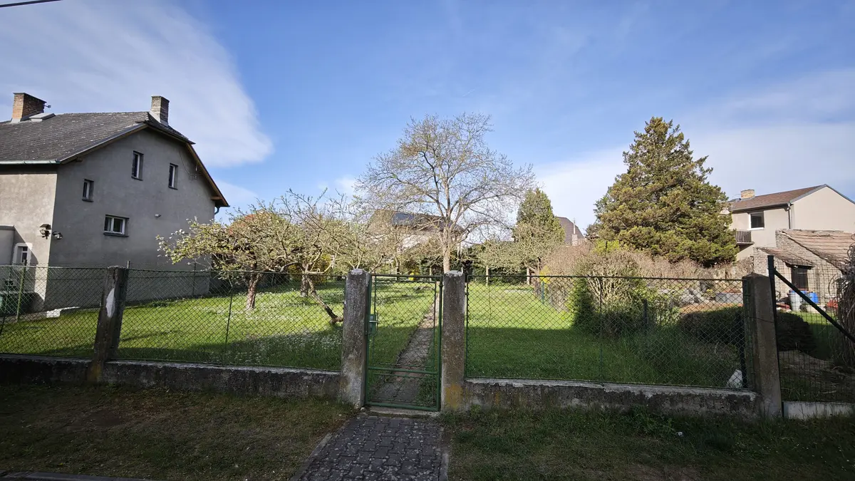 Prodej pozemku 461 m², Hálkova · Řevnice