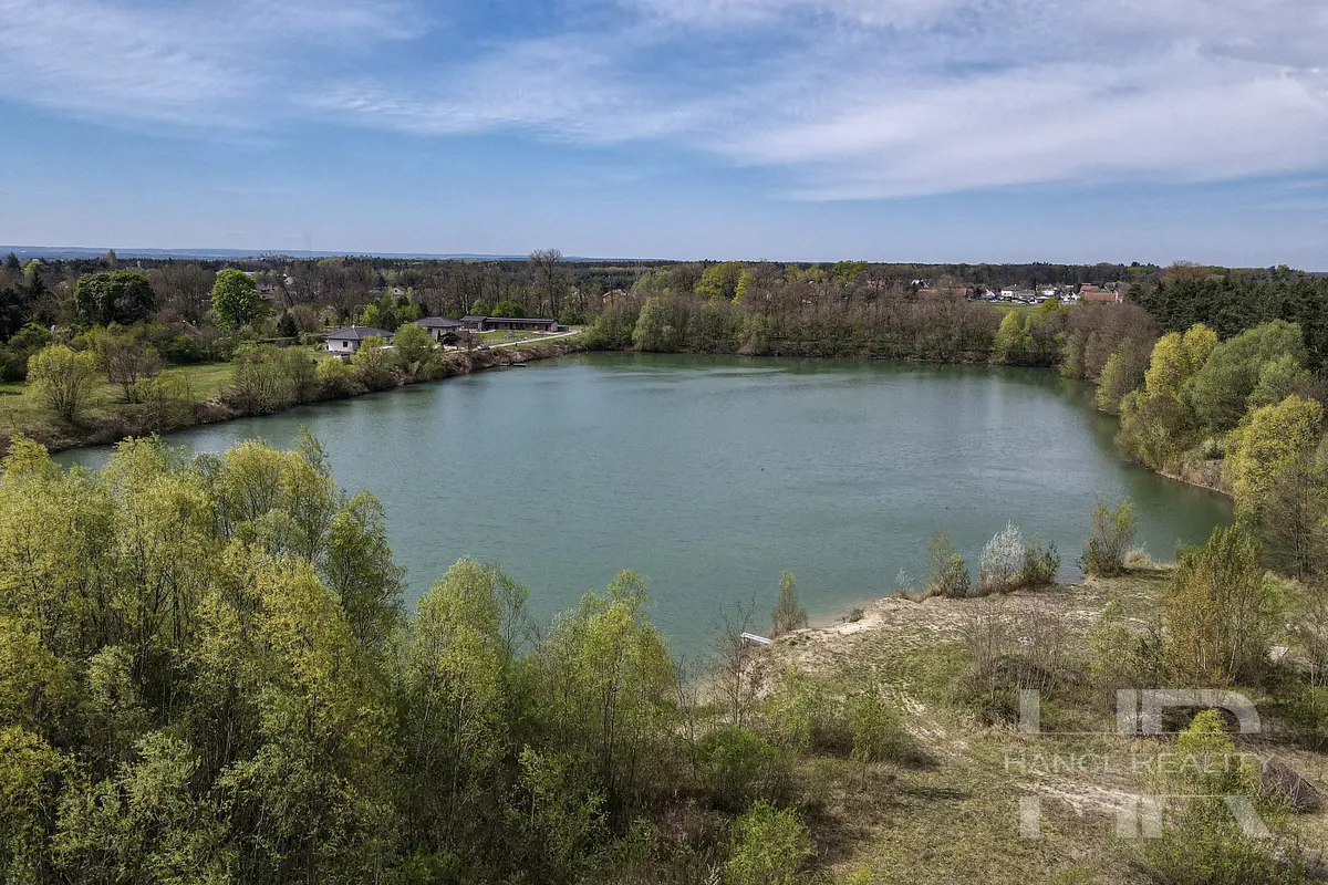 Prodej pozemku 111367 m², Nymburk