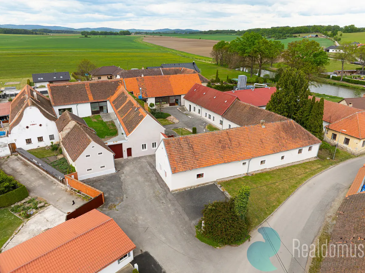 Prodej komerčního prostoru 809 m², Babice · okres Prachatice