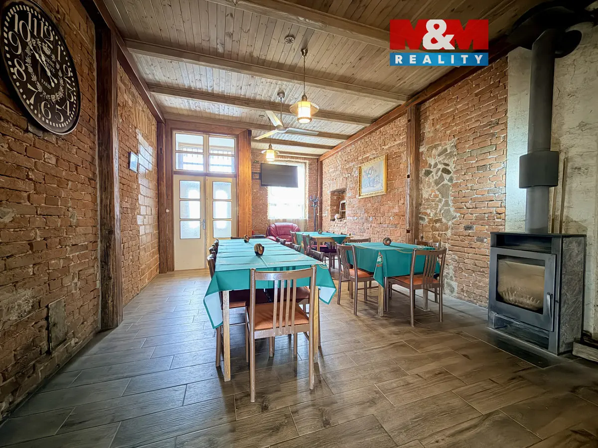 Prodej komerčního prostoru 380 m², Budkovice · Ivančice