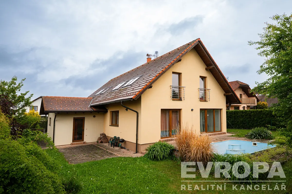 Prodej domu 303 m², Nad Farou · Solnice