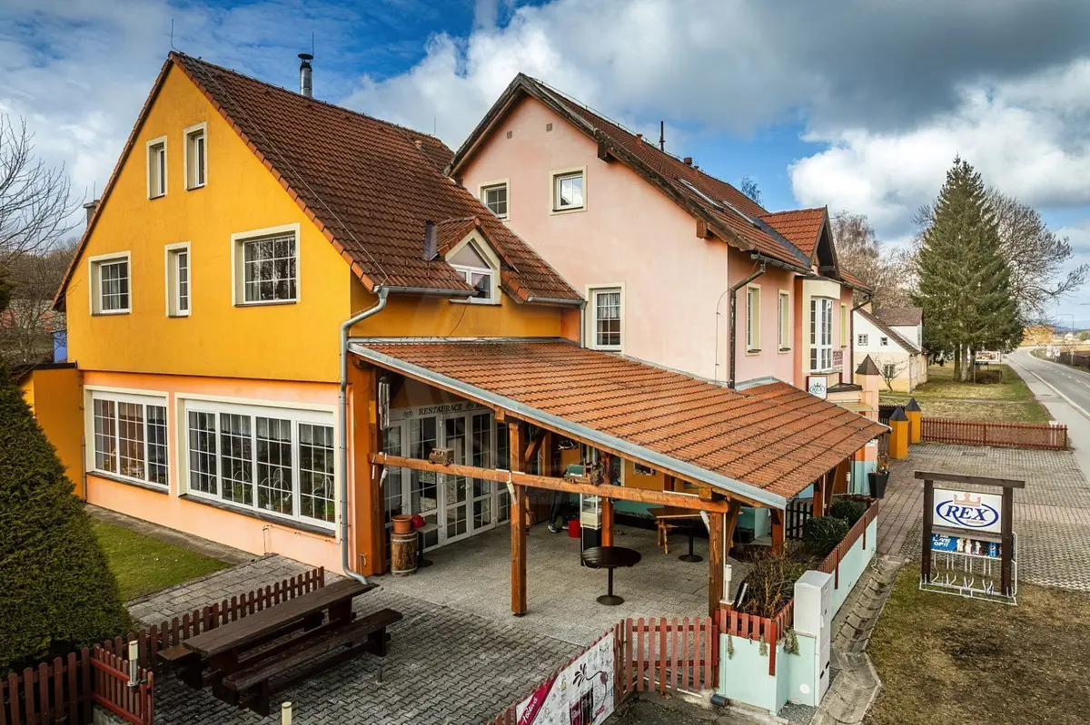 Prodej komerčního prostoru 500 m², Černá v Pošumaví