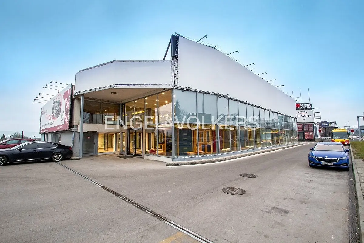 Pronájem komerčního prostoru 1520 m², Na křivině · Michle