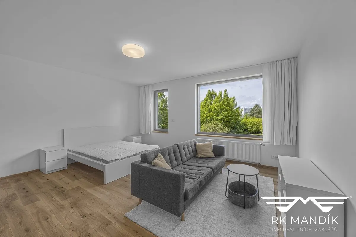 Pronájem bytu 1+kk 45 m², Valečovská · Prosek