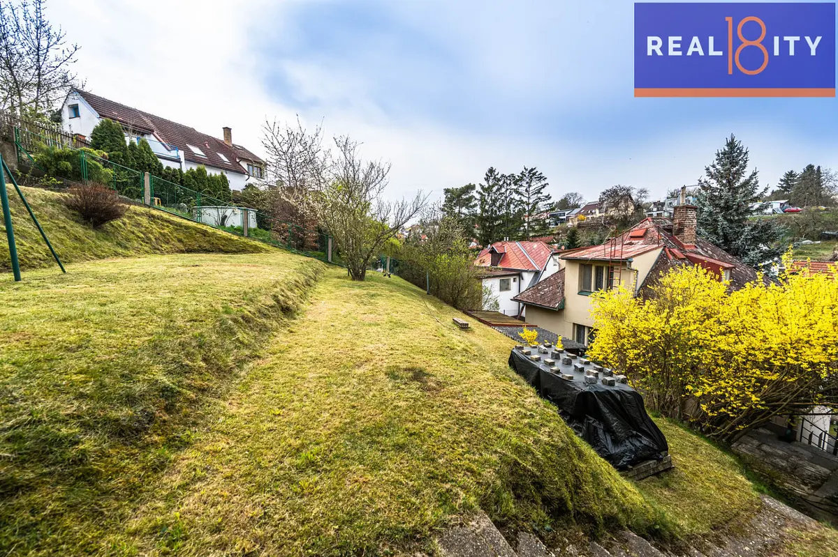 Prodej pozemku 773 m², V údolí · Suchdol