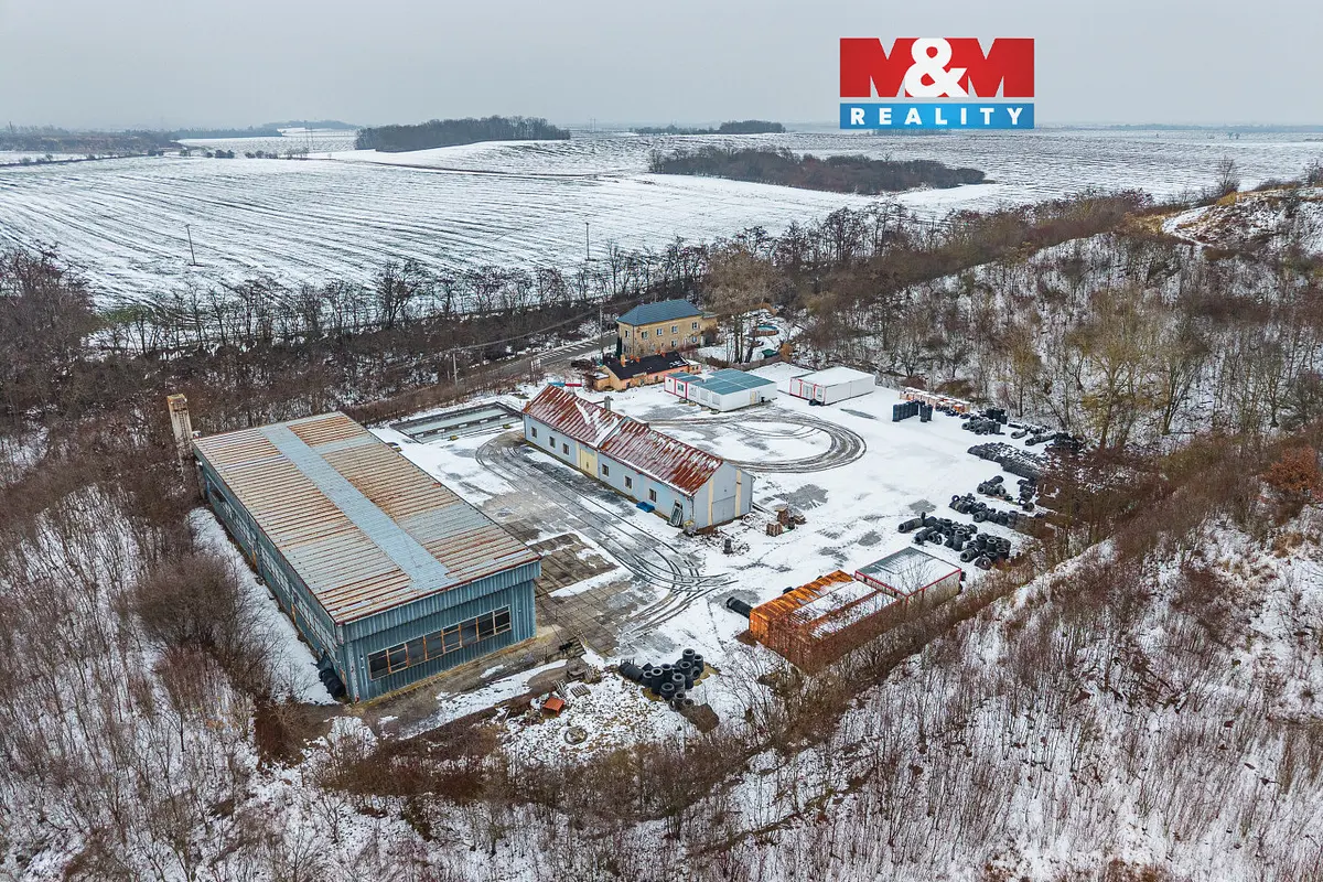 Pronájem komerčního prostoru 1100 m², K Cihelně · Veleň