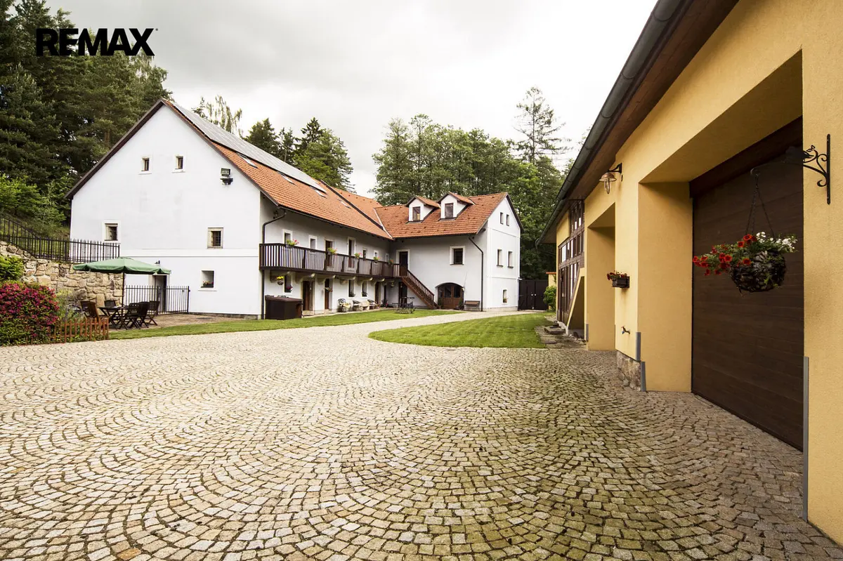 Prodej komerčního prostoru 550 m², Obcizna · Strmilov