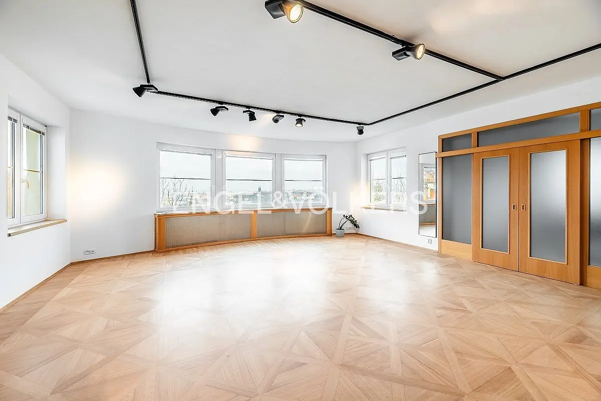 Pronájem komerčního prostoru 839 m², Křížová · Smíchov