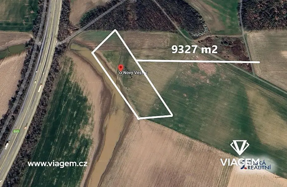 Prodej pozemku 2331 m², Nový Vestec · okres Praha-východ