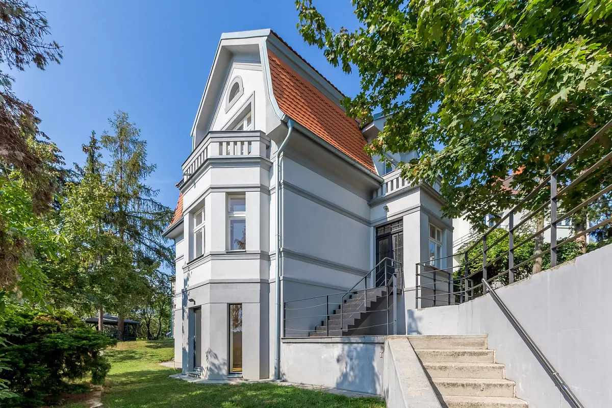 Prodej komerčního prostoru 185 m², Hlubočepy