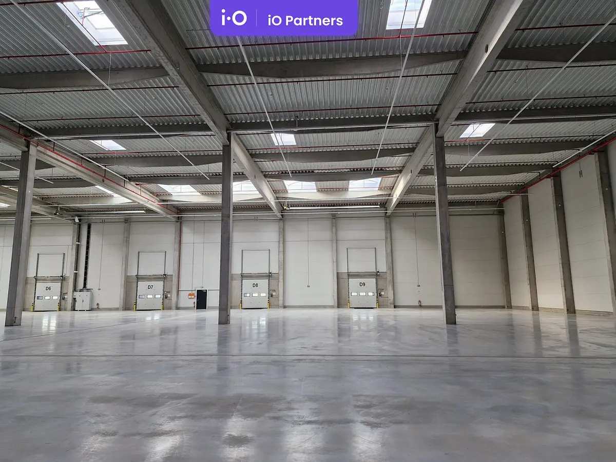 Pronájem komerčního prostoru 3500 m², Školní · Tlučná