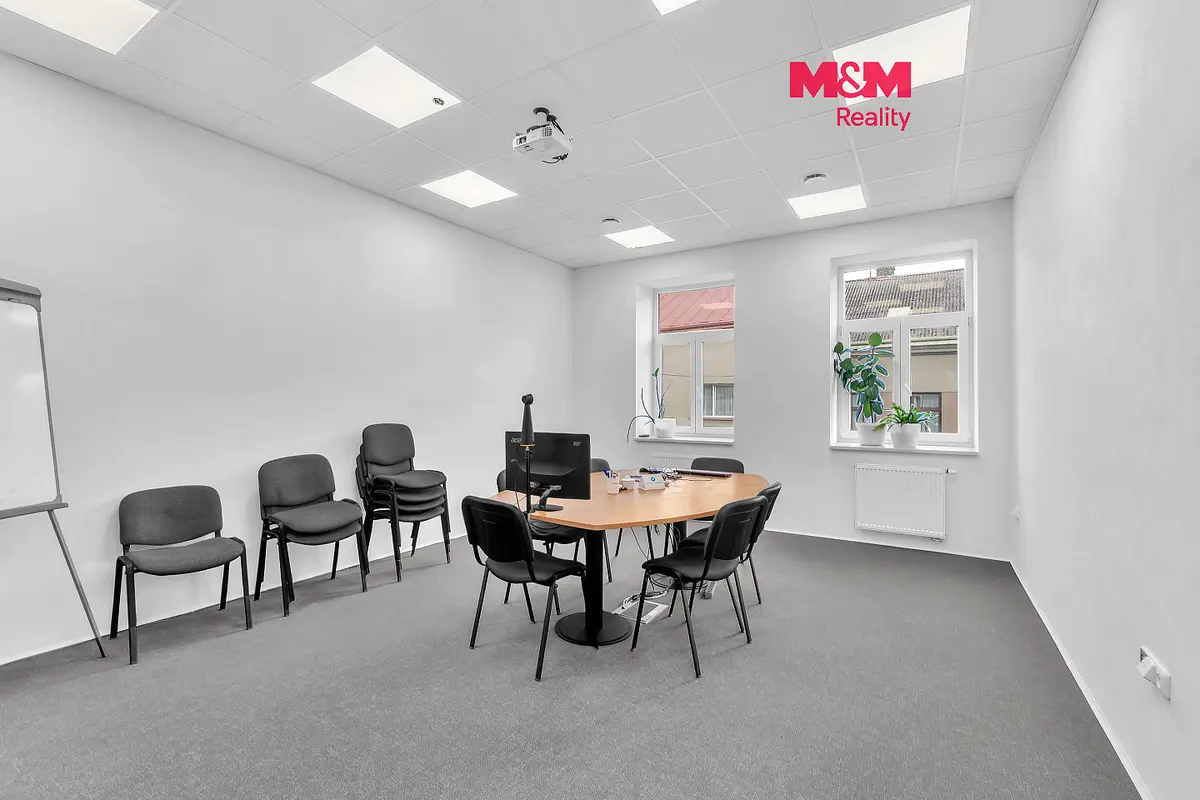 Pronájem komerčního prostoru 136 m², Jičín
