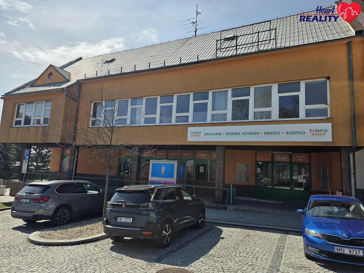 Pronájem komerčního prostoru 360 m², náměstí 9. května · Moravský Beroun
