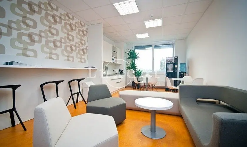 Pronájem komerčního prostoru 570 m², Vršovice