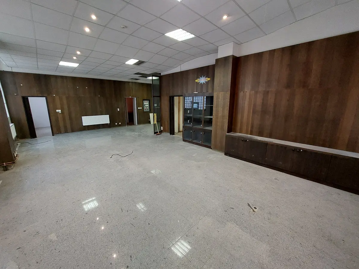 Pronájem komerčního prostoru 140 m², Vítězslava Nezvala · Most II · Most