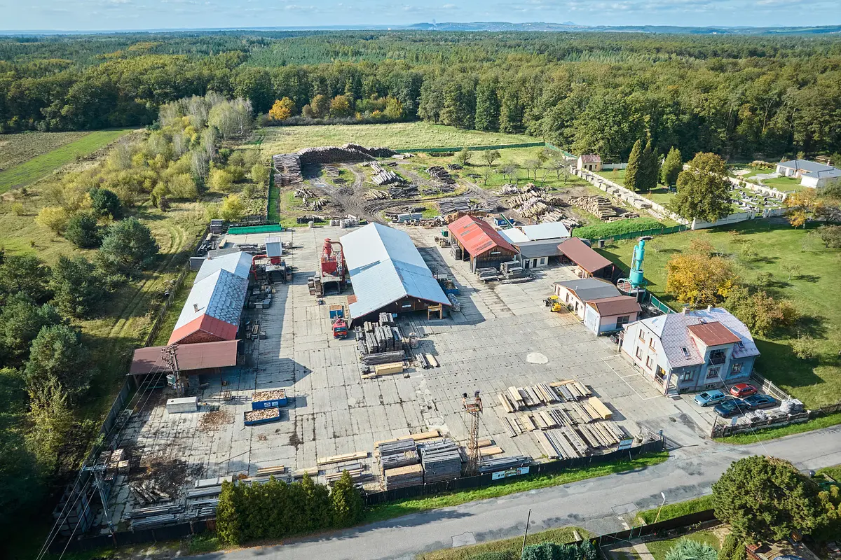 Prodej komerčního prostoru 19535 m², Seletice · okres Nymburk