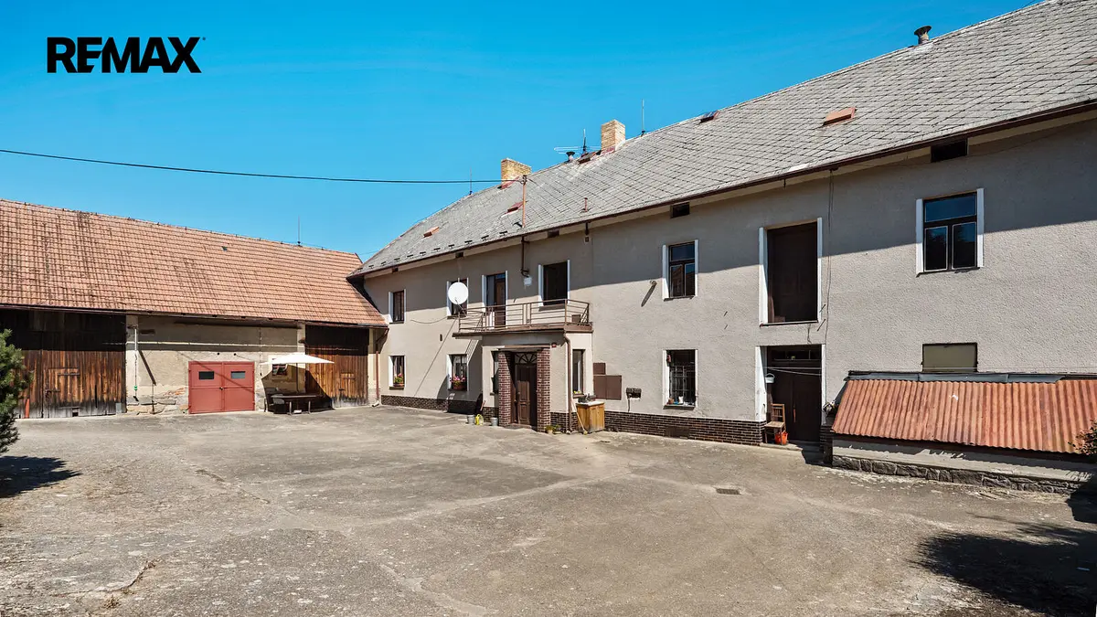 Prodej komerčního prostoru 299 m², Červený Újezd · okres Benešov