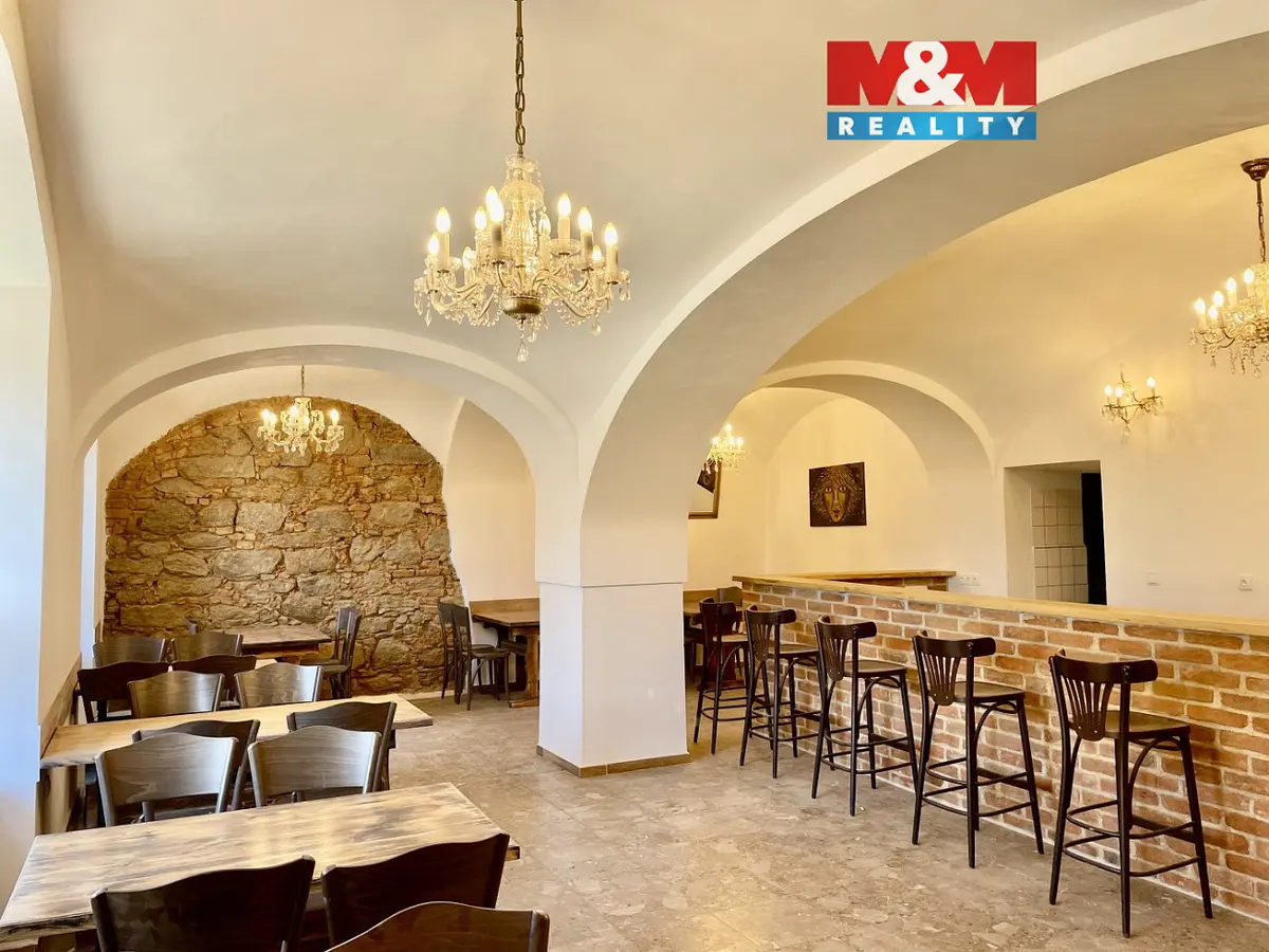 Pronájem komerčního prostoru 300 m², náměstí Míru · Blatná