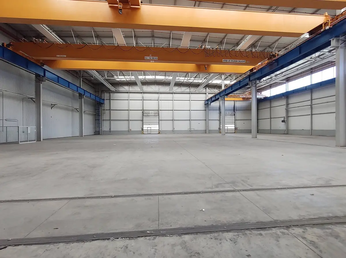 Pronájem komerčního prostoru 3130 m², Ringhofferova · Třebonice