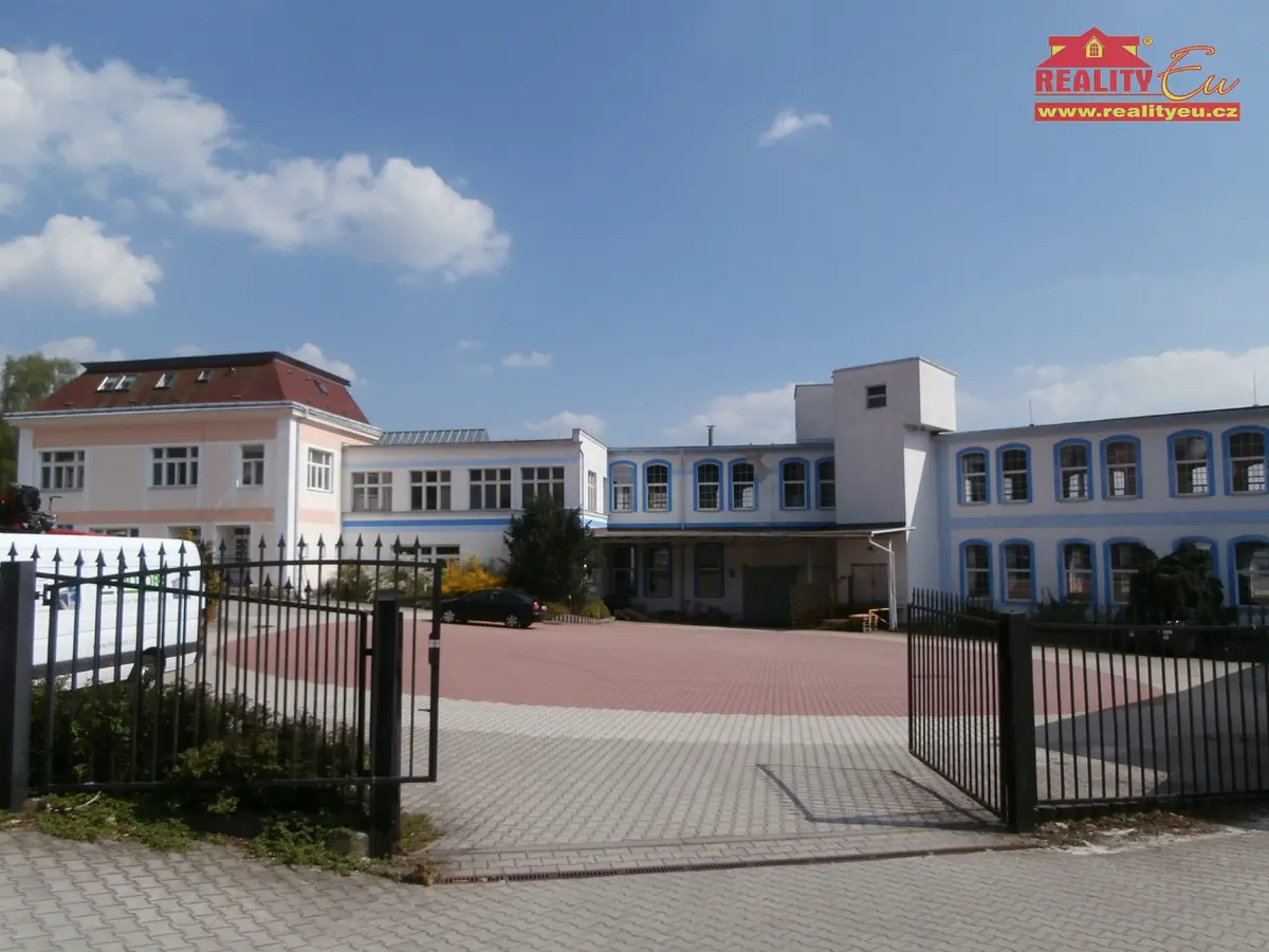 Pronájem komerčního prostoru 1000 m², Školní · Červený Kostelec
