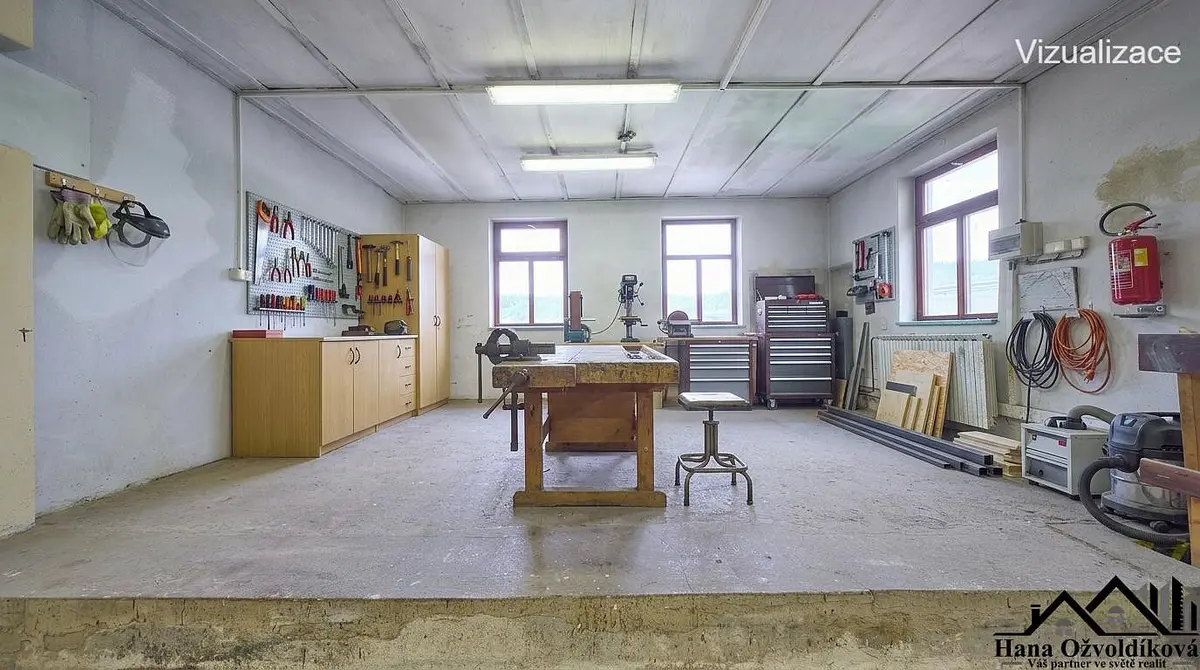 Prodej komerčního prostoru 755 m², Lhota Rapotina