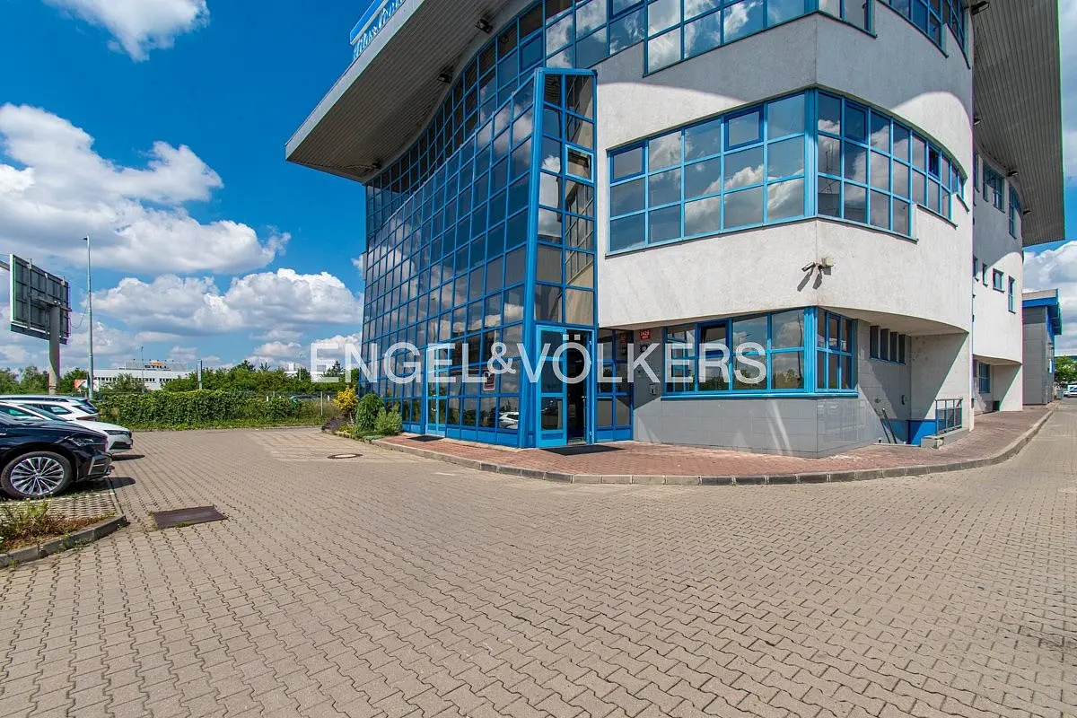 Pronájem komerčního prostoru 670 m², Štěrboholy