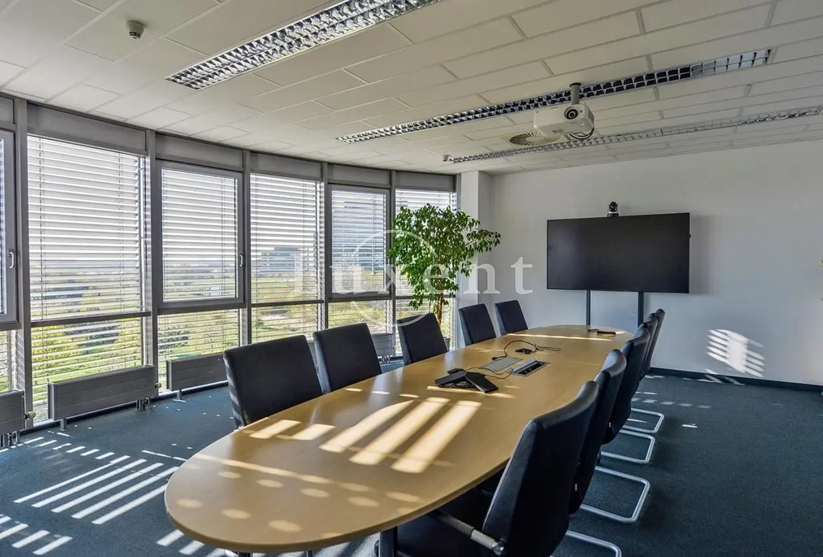 Pronájem komerčního prostoru 261 m², Pekařská · Jinonice