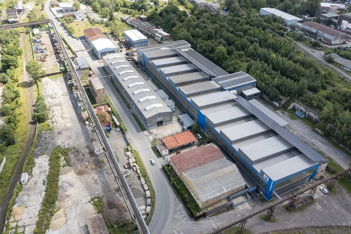 Pronájem komerčního prostoru 973 m², Kladno