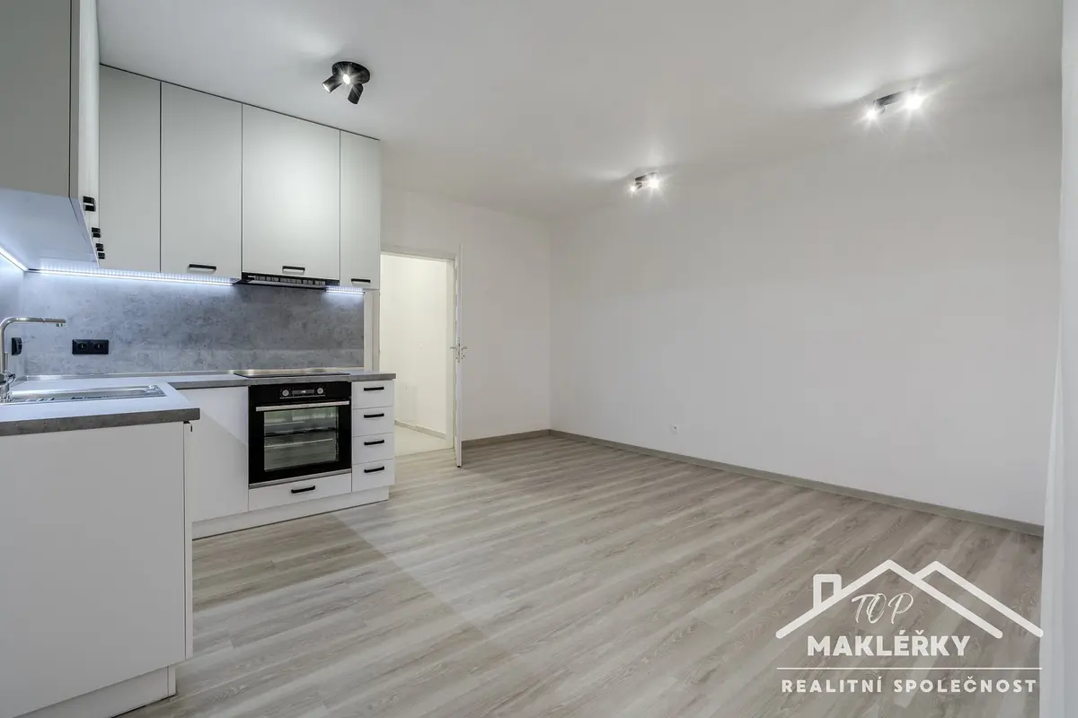 Pronájem bytu 1+kk 30 m², Hrnčířská · Uhlířské Janovice