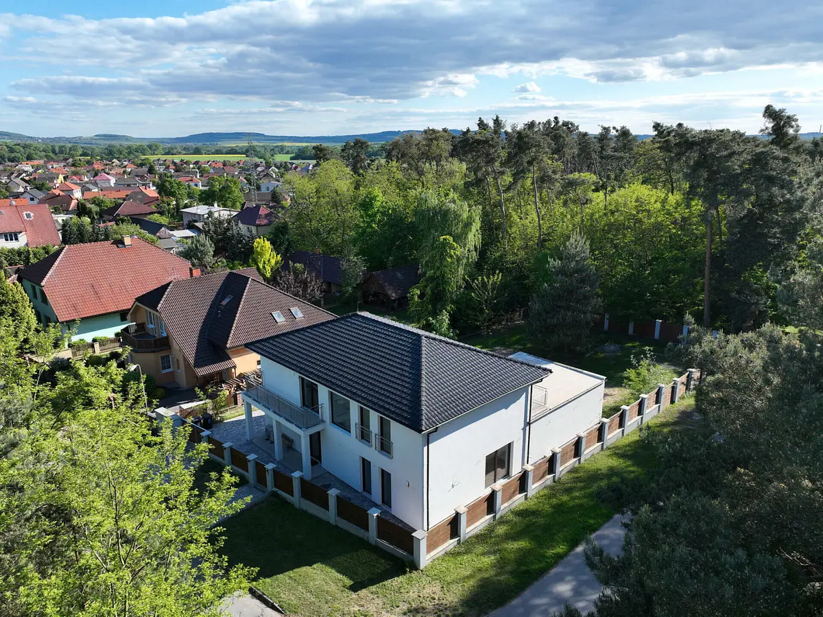 Prodej domu 235 m², Tři Dvory