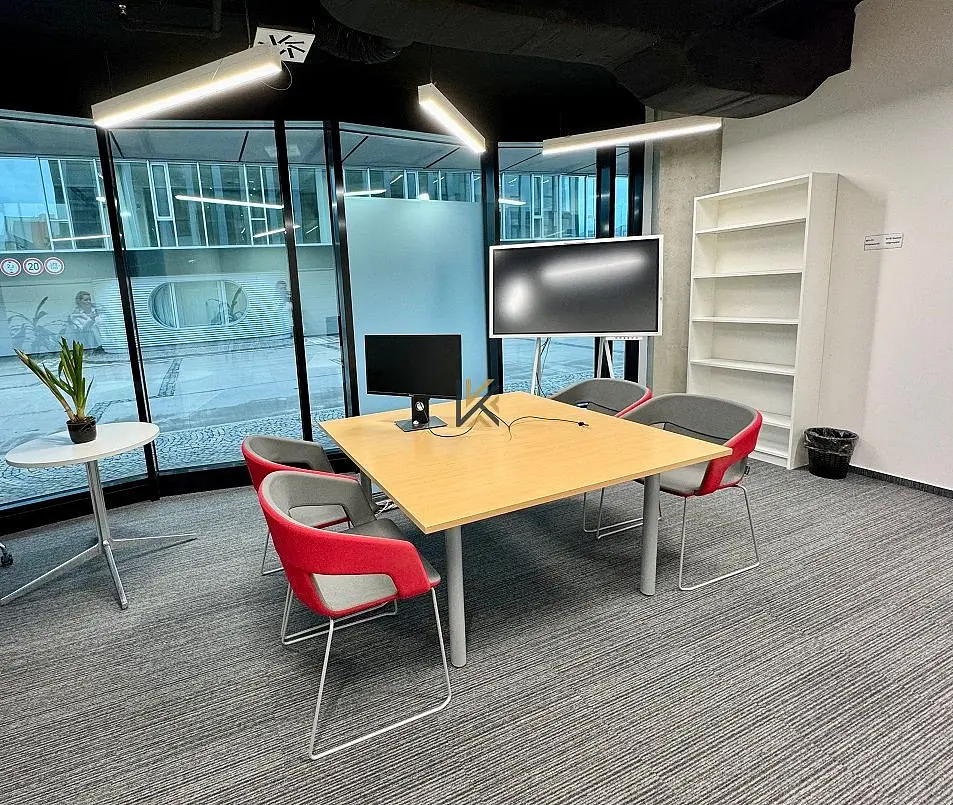 Pronájem komerčního prostoru 194 m², Na strži · Krč