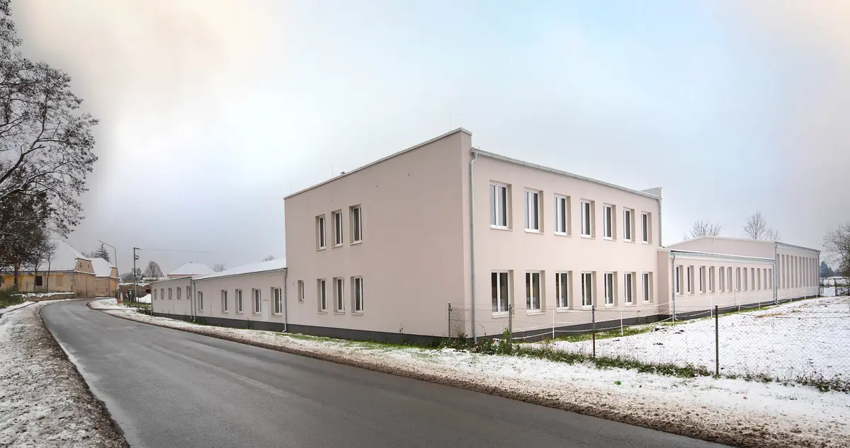 Pronájem komerčního prostoru 420 m², Hořín · okres Mělník