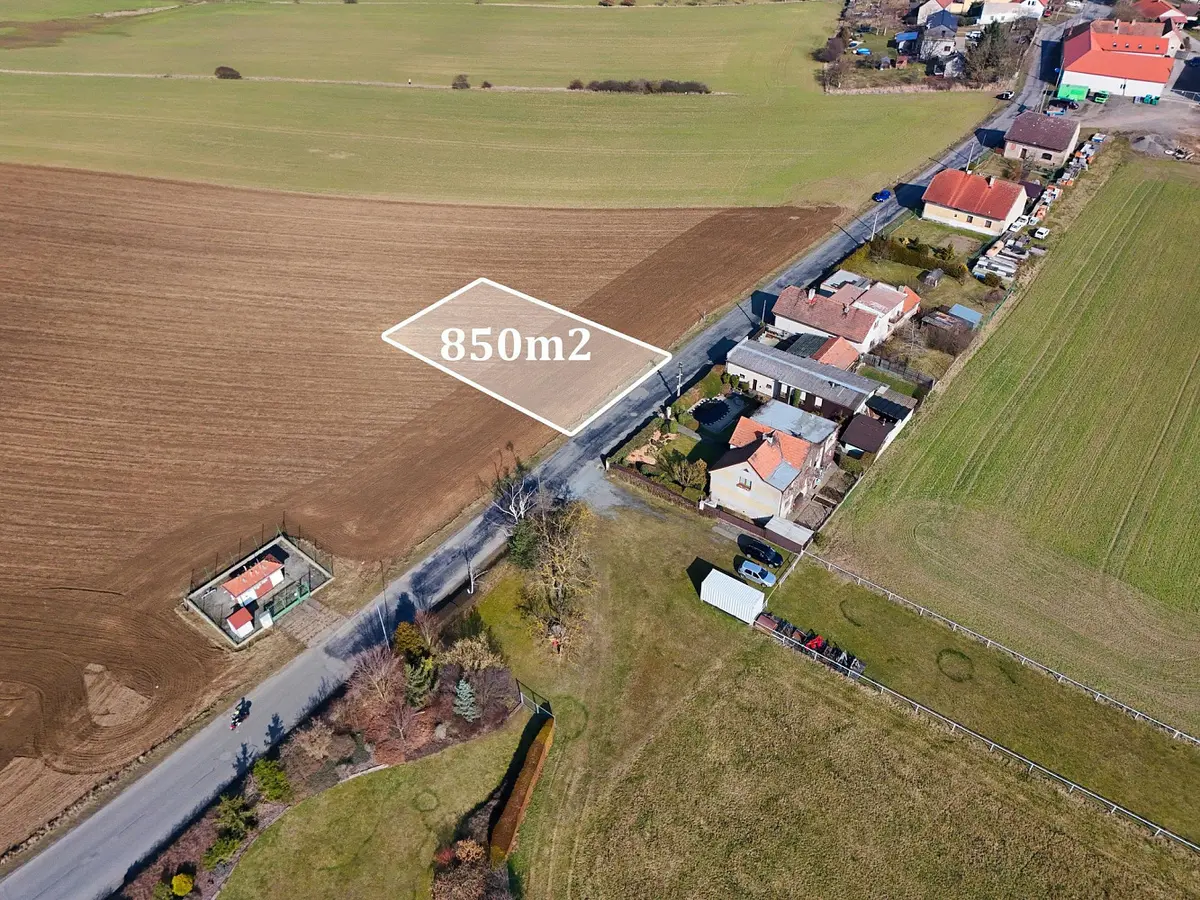 Prodej pozemku 850 m², Chlustina · okres Beroun