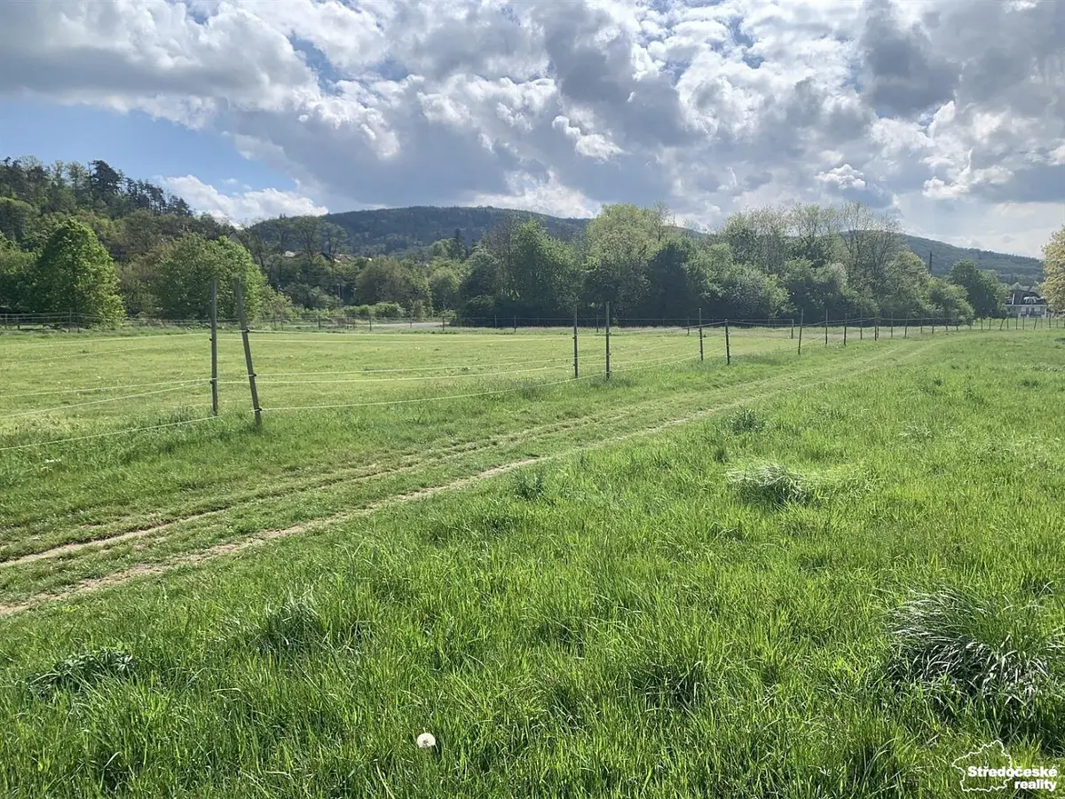 Prodej pozemku 48982 m², Všenory · okres Praha-západ