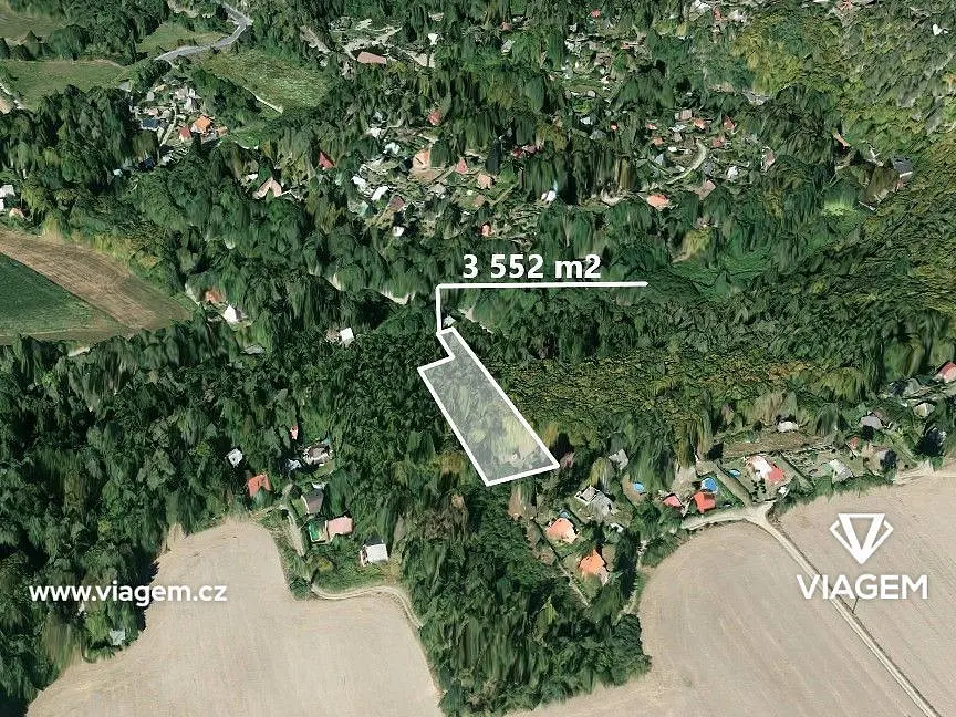 Prodej pozemku 3552 m², Chyňava