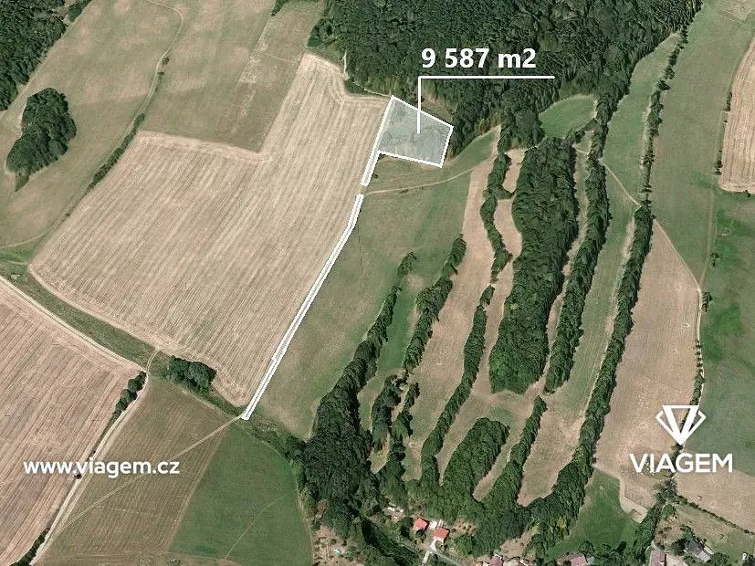 Prodej pozemku 9587 m², Liptaň