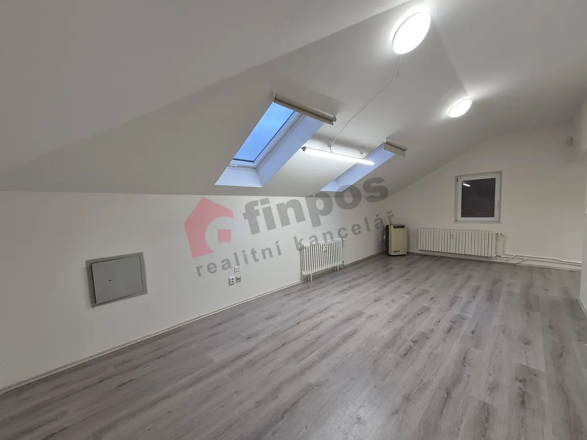 Pronájem komerčního prostoru 50 m², Ringhofferovo náměstí · Ládví · Kamenice