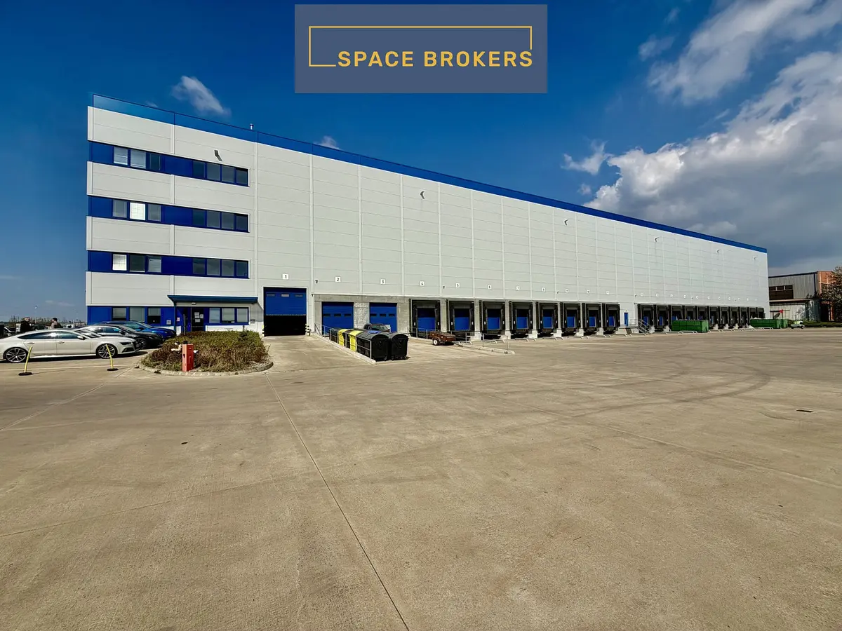 Pronájem komerčního prostoru 5000 m², Hradec Králové - Plotiště nad Labem