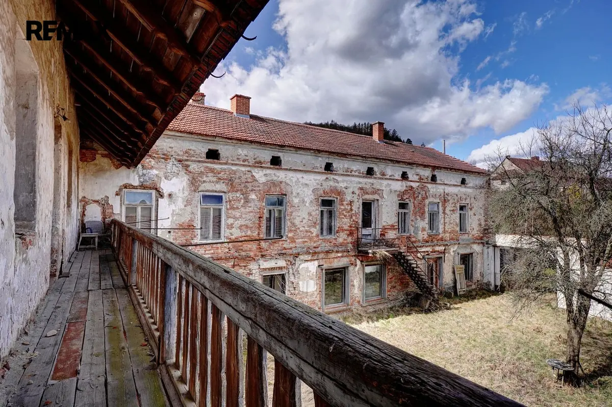 Prodej komerčního prostoru 1200 m², Josefa Uhra · Lomnice u Tišnova · Lomnice