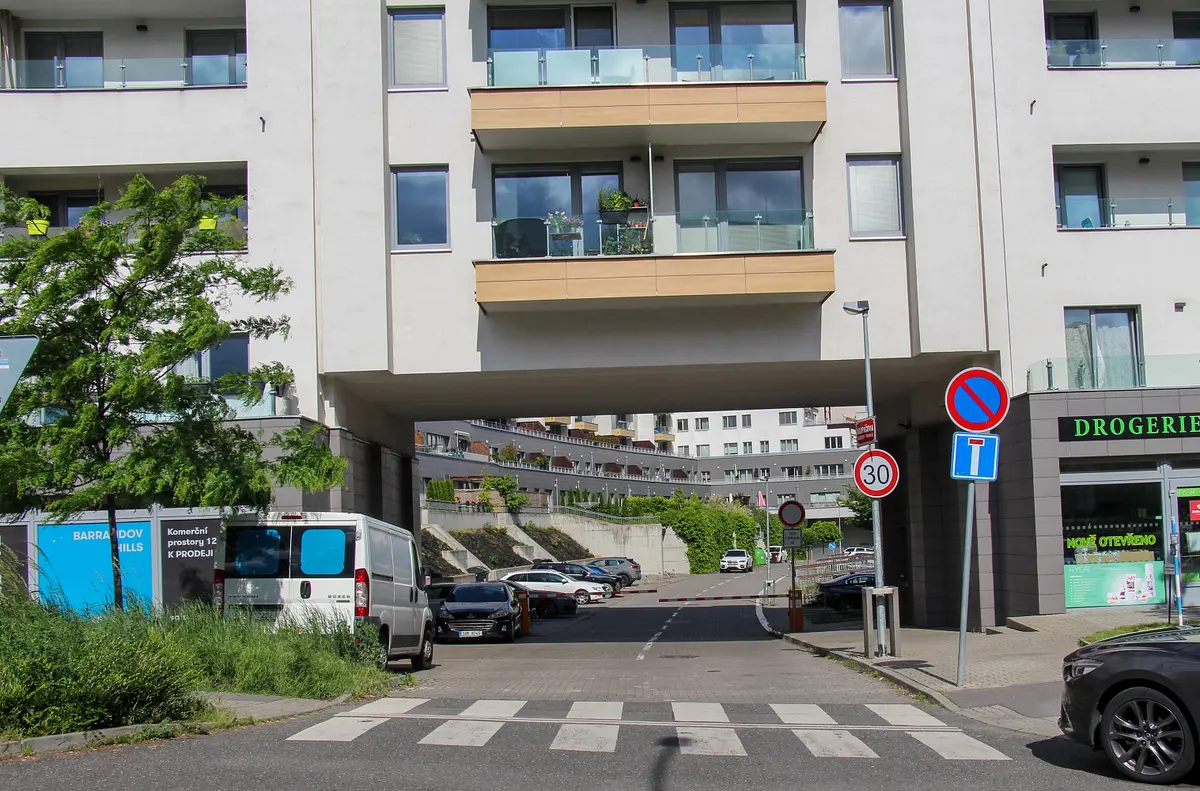 Pronájem komerčního prostoru, Geologická · Hlubočepy