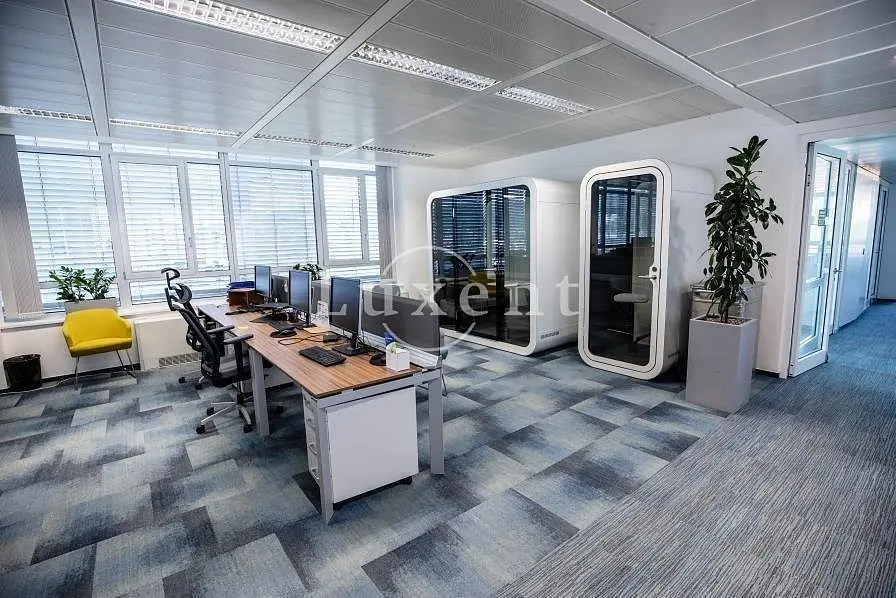 Pronájem komerčního prostoru 236 m², Vokovice