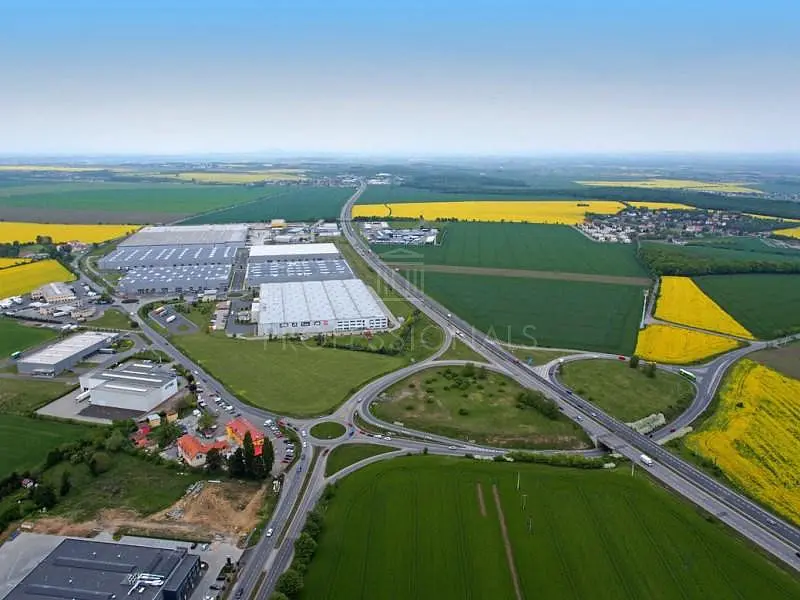 Pronájem komerčního prostoru 963 m², Klecany