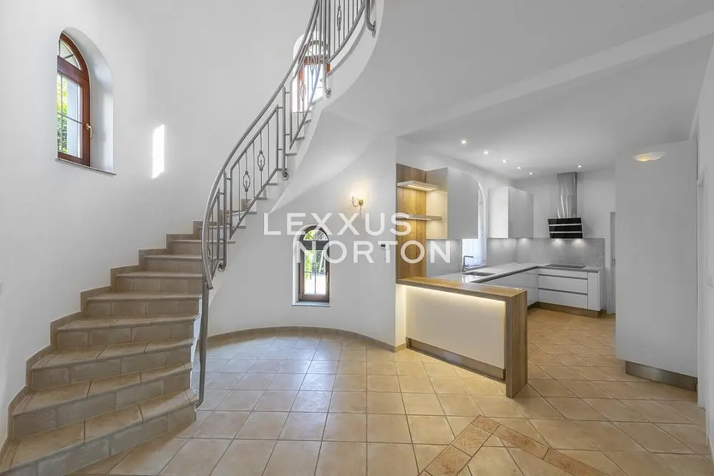Pronájem domu 270 m², Nebušice