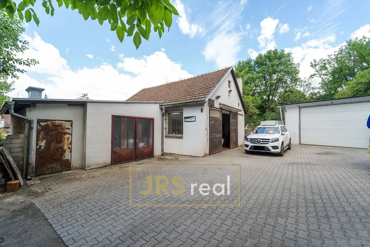 Prodej komerčního prostoru 163 m², Uhřice
