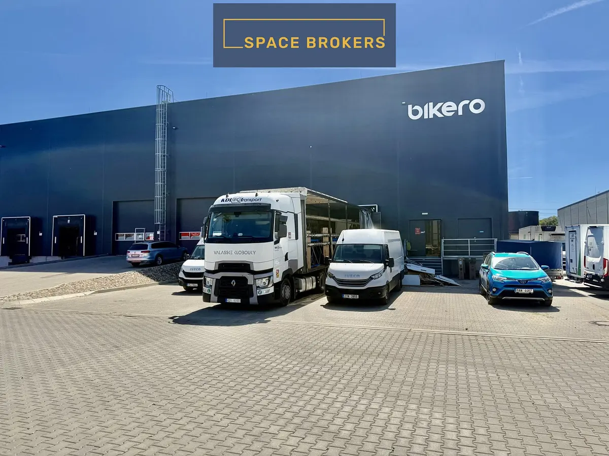 Pronájem komerčního prostoru 1095 m², Zápy · okres Praha-východ