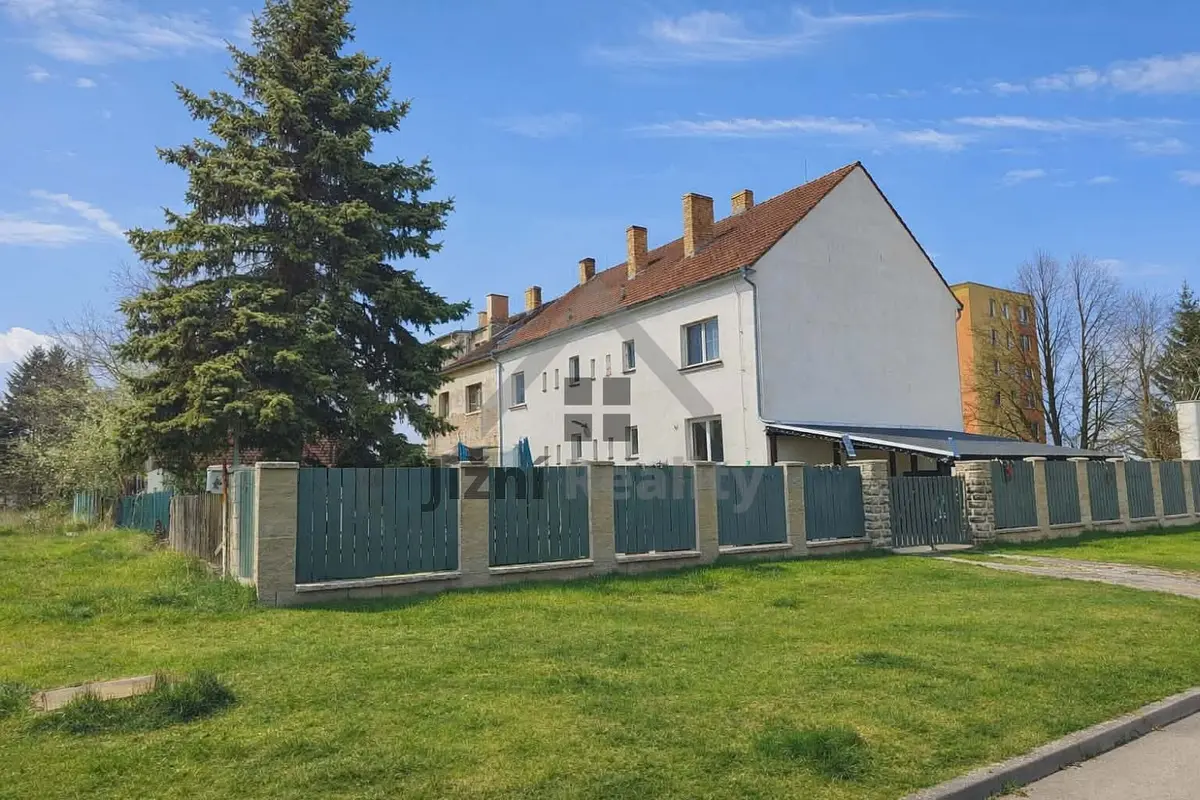 Prodej domu 450 m², Komenského · České Velenice