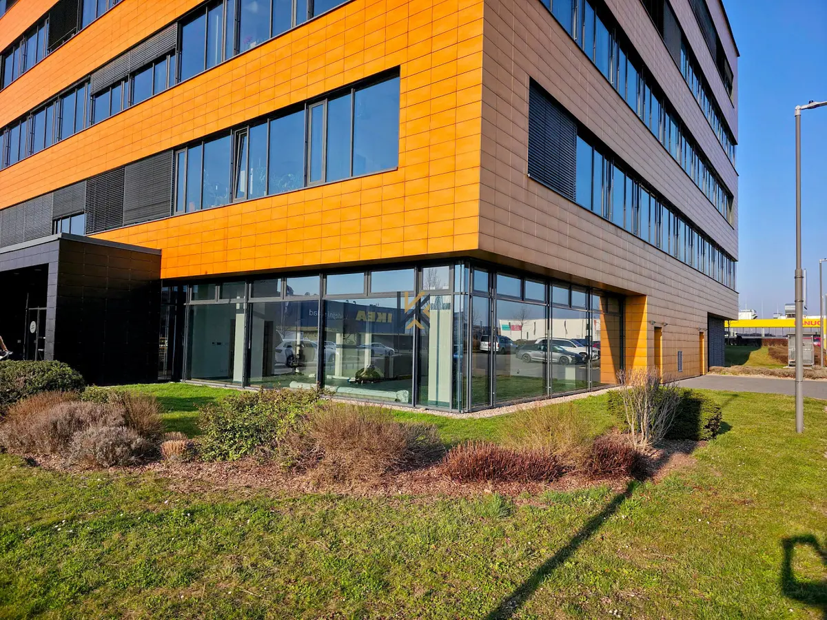 Pronájem komerčního prostoru 132 m², Sezemická · Horní Počernice